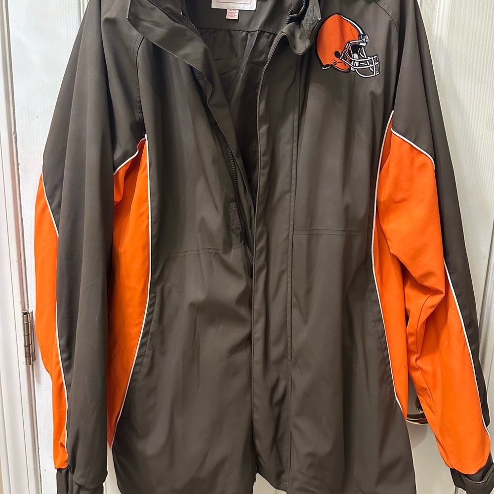 Men’s NFL XXL Cleveland Browns Windbreaker Jacket with Brown and Orange Accents